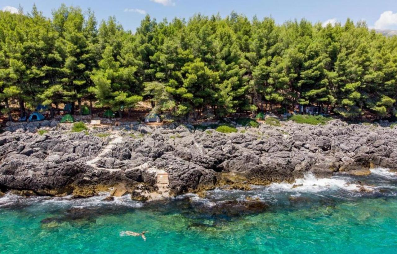 Life On Green Himare Bagian luar foto